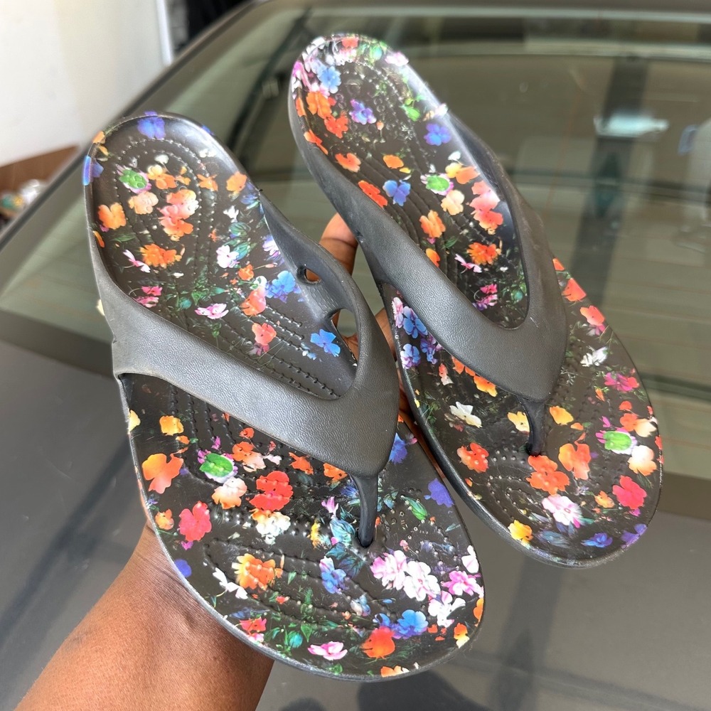 Crocs Kadee II Floral Print Flip Flop Sandals Black Women's Size 9 Shoes - Picture 10 of 10